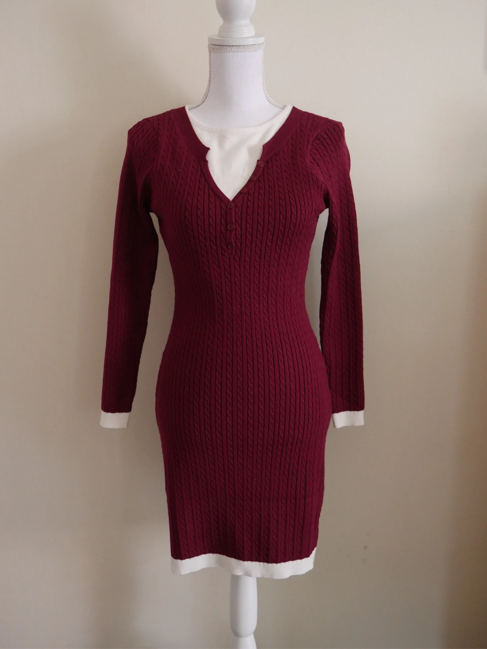 Robe en maille bordeaux neuve 